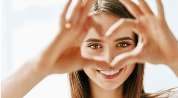 How to put in and remove contact lenses